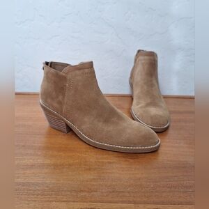 Splendid Tan Suede Booties Low Heel Ankle Pointy Classic Minimalist Camel NEW